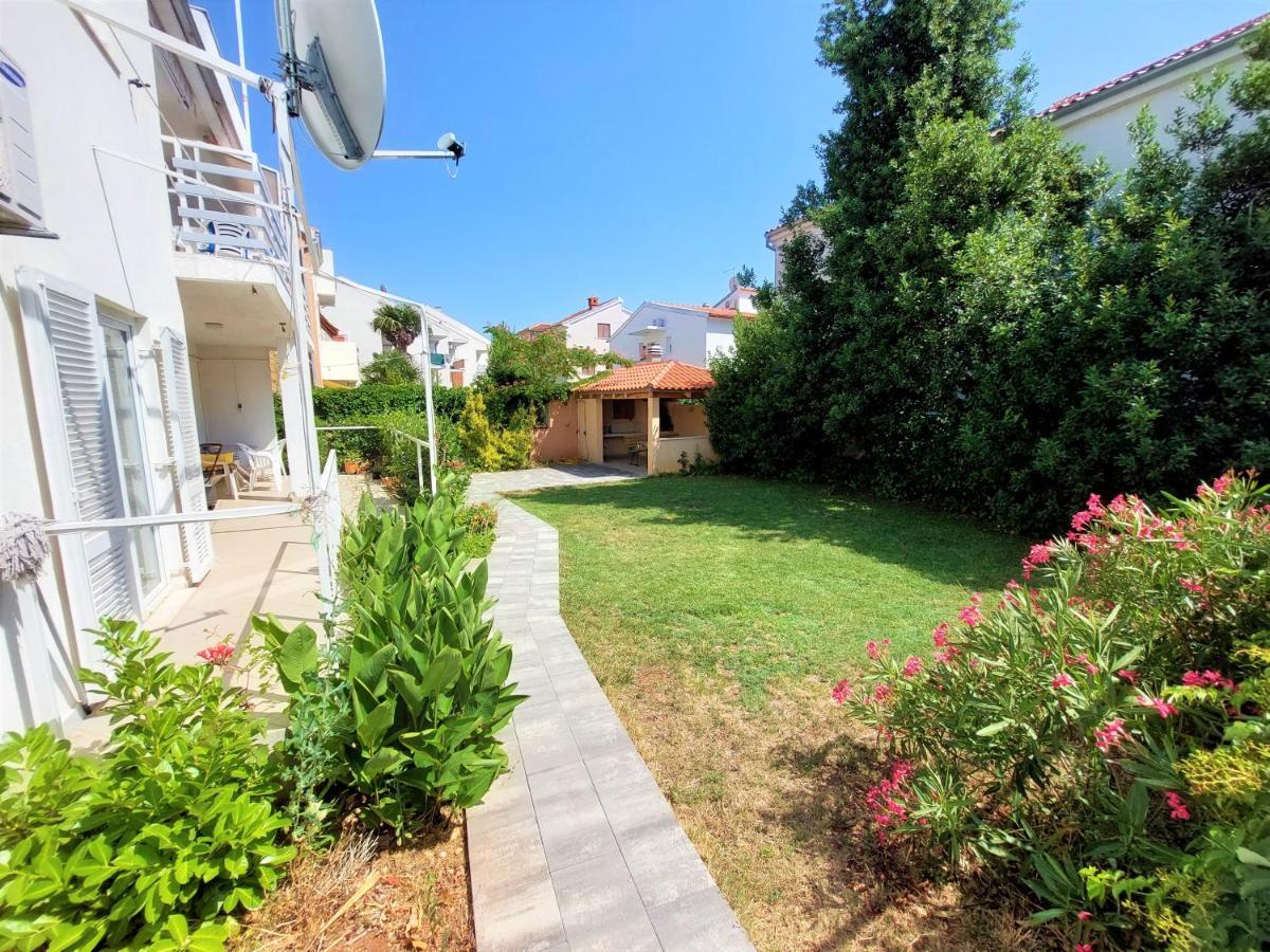 Apartments Neva & Neva Beach House Srima Exterior foto